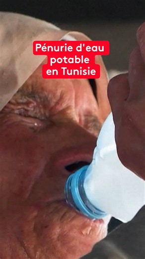 🇹🇳 En Tunisie, après un été où le thermomètre a frôlé les 50 degrés, les stocks d'eau potable sont épuisés dans de nombreux magasins. Les coupures d'électricité ont ralenti la production, alors que les restrictions au robinet attisent la colère contre le pouvoir. #JT20H #Tunisie #eau #électricité #actualités #sinformersurtiktok