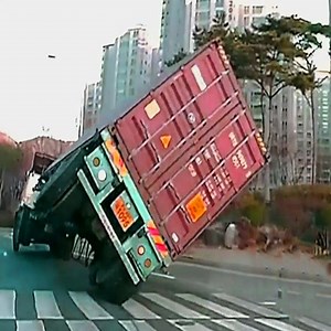 3.3M views · 5.9K reactions | The worst drivers in the world | Airplane Market | Facebook