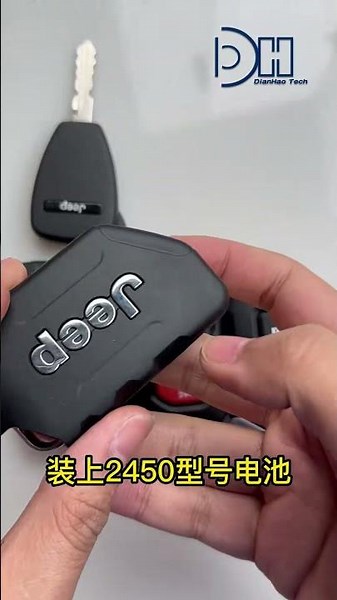 Wondering how to change the battery on your Jeep Wrangler key?🤔#JeepWrangler #JeepKey #KeyFobBatter
