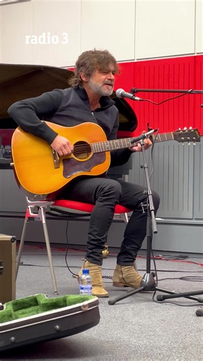 Directo de "Salitre" en Hoy Empieza Todo Podéis escuchar el programa completo y el resto de entrevistas y reportajes en: https://linktr.ee/quiquegonzalezprensa También en nuestro canal de Discord: https://discord.gg/MnzvqsPD Gracias por estar ahí. Seguimos. #25AñosConQuique | Quique González