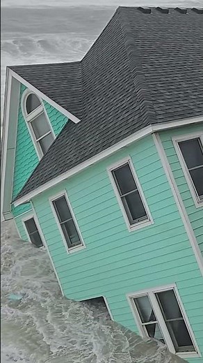 More Outer Banks homes collapse into the Atlantic Ocean