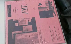 每一次翻卡后都是沉默地笑…