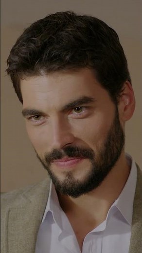 ¡Miran le pone a Reyyan el collar que le dio su abuela! | Hercai #shorts