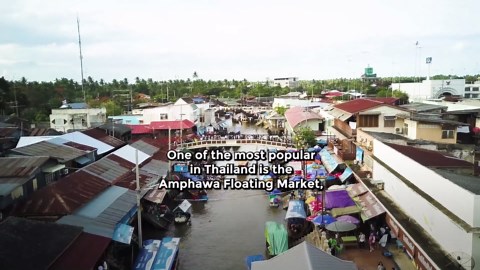 Dining in Thailand’s vibrant floating markets