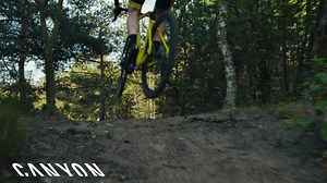 シクロクロスほど過酷な環境で、レッドゾーンでのバイクコントロールと身体能力を試される競技は他にない。 年々変化し続ける現代のシクロクロスシーンにマッチする、モダンレーシングバイクとして開発された最新鋭 INFLITE（インフライト）CF SLX、デビュー。 | Canyon