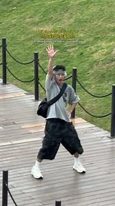 情非得已 歌词翻译与含义 — 不敢让自己靠得太近