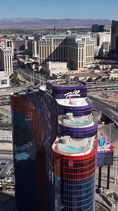 23K views · 219 reactions | Así son las suites en el último piso de Masquerade Tower del Hotel y Casino Río. Las mismas fueron renovadas. Son gigantes y cuentan con piscina privada con impresionantes vistas a la ciudad. : @riovegas | Entérate Vegas | Facebook