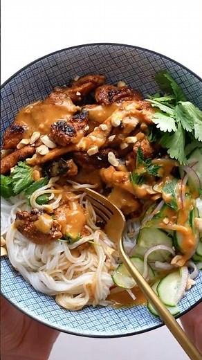 Thai Peanut Chicken Noodle Bowls