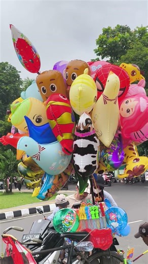 Airplane character balloon