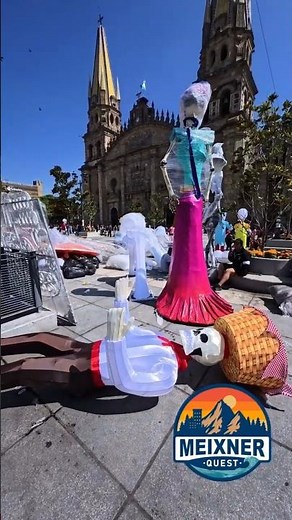 This is what the Monumental Altar of the Day of the Dead looks like.