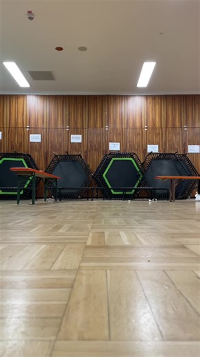 ...wenn das Umziehen wirklich so schnell gehen würde 🫣👗 #garde#karnevalistischertanzsport#prinzengarde#tg#fasching#auftritt#foryoupage#fy#faschingszeit