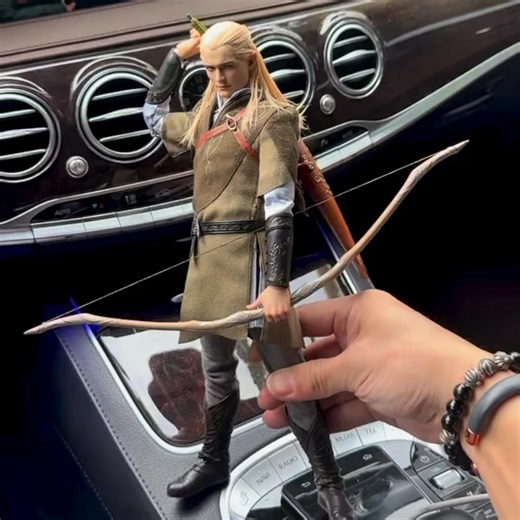 3.9K views · 2.2K reactions | The figure features a fully articulated design with over 20 joints, including the neck, shoulders, elbows, waist, and legs, allowing for precise movement and recreating Legolas' classic moves from the film, including archery, sword swinging, and running. This truly delivers the ultimate in dynamic character creation.❤️❤️ GET YOURS HERE: https://reurl.cc/x3AknE | Usefulcasetifys | Facebook