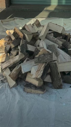🔥 Seasoned Hardwood Logs for Sale 🔥 • Moisture tested • Premium Ash timber – one of the best and cleanest burning hardwoods • Sold by the ton bag • Free local delivery 💷 Special Offer Save £10 when you buy two bags 🚚 Tomorrow delivery only Message to order or for availability. | Chatti logs, seasoned firewood & kindling
