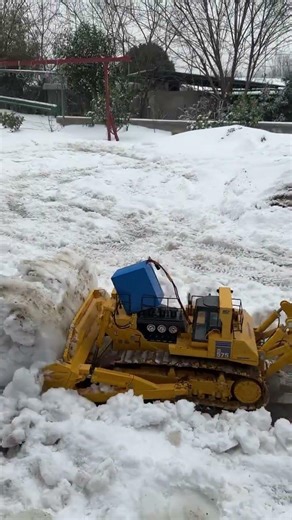 JDM-575 Hydraulic Remote Control Bulldozer - King of the Snow #remotecontrol