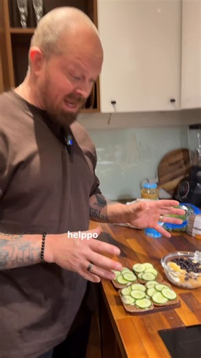 FITFARM on Instagram: "Helppo VHH-iltapala 😋 Vähähiilihydraattinen ruokavalio ei tarkoita hiilarien täydellistä karsimista pois ruokavaliosta, vaan niiden määrän ja laadun säätelyä harkitusti. VHH on tutkitusti erittäin tehokas tapa pudottaa painoa ja polttaa rasvaa. Meidän VHH-valmennuksessa saat huippuasiantuntijan avun ja tuen, jotta pääset kokeilemaan VHH-ruokavaliota turvallisesti ja omaan tilanteeseesi sopivasti! ‼️ VHH-valmennus alkaa ma 19.1. 💥 Mukaan LÄHTÖLAUKAUS hintaan vain 59€ (nor