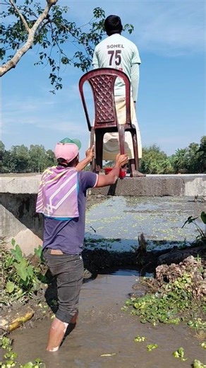 Remove the chair that holds dirty water.