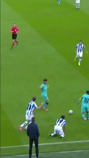Messi’s Legendary Dribbling Skills 🐐 Epic Moments