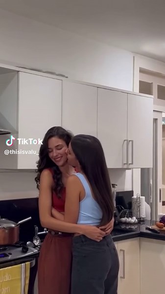 Descobrindo a Vida LGBTQ de Valentina e Luiza