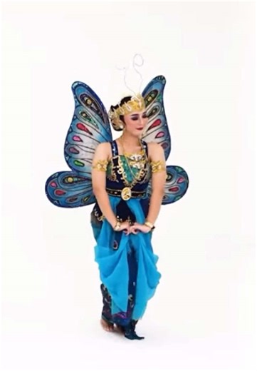 been living on stage for 20 years and yes i think i'm still going with this silly dream🥹 oh how i love dancing.. #dance