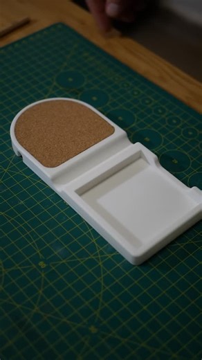 Cults on Instagram: "📞 Phone charger - notes and pen Holder • STL files ➡️ Download 3D print model: https://cults3d.com/:3740966 💡 Designed by @omershakes"