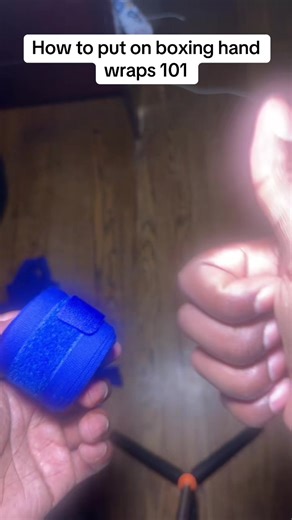 How to put on boxing hand wraps 101 🥊. #boxingtraining🥊 #boxer #boxing🥊 #fypシ゚viral #beginner