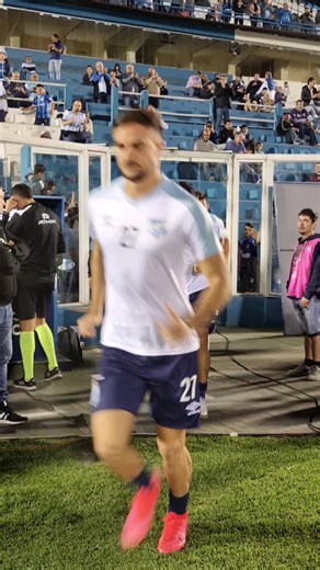 252K views · 10K reactions | #TorneoBinance  ¡¡Con todoooooo, Deca querido!!  El plantel realiza la entrada en calor #VamosDecano 懶 | Atlético Tucumán | Facebook