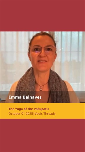 In the Vedic Threads session The Yoga of the Paśupatis with Emma Balnaves, she explains that the fixed form at the beginning of practice helps cultivate prāṇa in a particular way, allowing obstructions in the body to release through movement. Even within that fixed form, each day carries its own rhythm;the body may be stiffer, or the mind more fatigued, yet the essence of the form remains the same. In the Shadow Yoga tradition, Emma describes this as the churning of the joints, a preparatory act