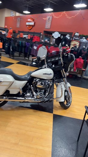 13K views · 235 reactions | How to start your Harley Davidson without your key‼️ #nicktheharleyguy #harleydavidson #indiana #fortwayne #harleydavidsonlifestyle #harleydavidsonmotorcycles #harleydavidsondaily #streetglide #roadglide #biker #bikertok #viralvideo | Nick Middaugh | Facebook