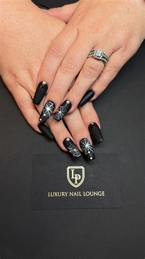 ✨ Fall in love with the season — and your nails! ✨ At LP Luxury...