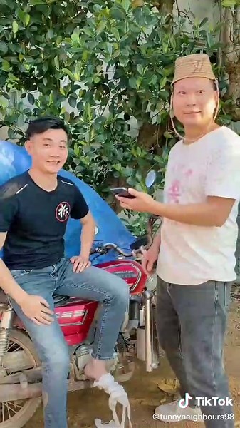 why my friends always hurt me 😢😂🤣#lol #funny #comedy #countryside #fyp #fypシ #accident #friends