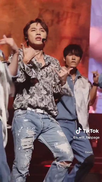 #케이윌 #kwill #가수 #노래 #댓댓 #koreansinger #koreansong #thatthat #bestsinger #kpop #kpopfyp #콘서트 #liveconcert #fancam #kpopdance by flower_k.will