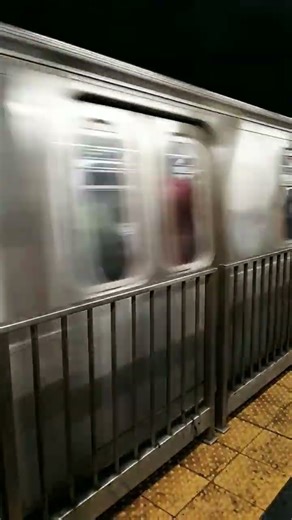 NYCS: #R160B on uptown E arriving @ Lexington-53rd #mta #nycsubway #youtubeshorts #manhattan