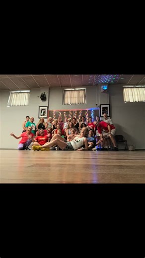 Thank you to this amazing crew for turning up to our final class of 2025! A cheeky bunch today — and yes, some even took over the stage 😄 What a way to finish the year! #groupfitness #feelgoodfitness #fitnesscommunity #zumbagold #groupfitnesswithrob | Robyn Chisler