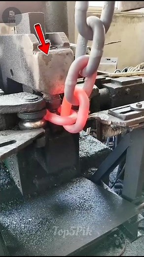 How Heavy-Duty Chains Are Made! 😱 #shorts