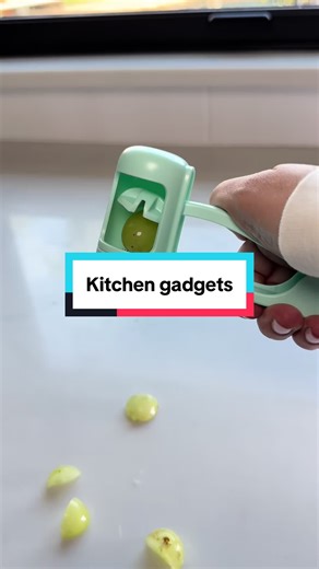 One of those small tools that makes a big difference 🤍 This grape cutter quickly quarters grapes and berries, helping reduce choking risk for toddlers and little kids. Bonus: it also works perfectly for cherry tomatoes 🍅 — I use it all the time for quick salads and meal prep. Made with stainless steel blades, easy to use, and a total time-saver for busy days. Affordable, practical, and parent-approved ✔️ 🍇 LUVAN Grape Cutter ✔️ Safer fruit prep for toddlers ✔️ Great for grapes, berries & cher