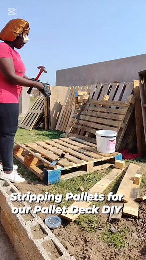 Stripping some of the pallets to finish my Pallet Deck. It's definitely not for the faint hearted 🤧 But I will build this deck with all the sweat and blood if needs be 😅 Almost broke a wrist bone with the hammer 🤣🤣🤣 Please support by liking and commenting on my posts if you want to see the end product we almost there 😀 Would you do this? #diyprojects #palletdeck #pallet #diyhomedecor #diy #palletdecor #turningthishouseintoahome # Part 1 | Nomsa Saz Mpama