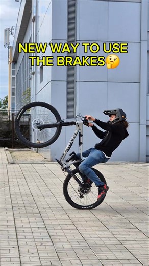 Have you ever seen this before?🤔😉🤔#mtb #downhill #fyp