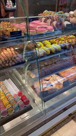 This AMAZING BAKERY in AMSTERDAM will make you want to EAT YOUR PHONE! 😍😋🇳🇱