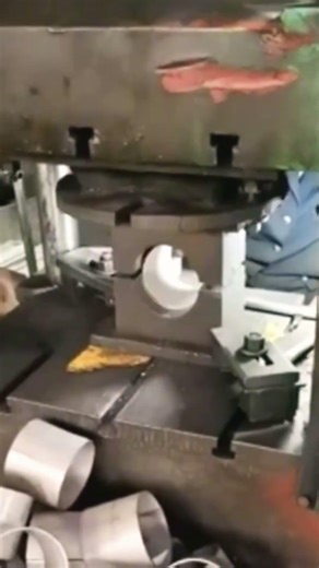 The process of forming iron with modern molding and pressing machines #shorts