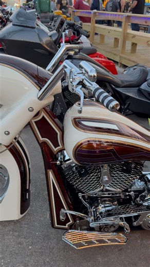 Cool custom bike show at the Beaver Bar! | CycleDrag