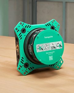 Calling all installers 📢 Discover the new generation of iBox Universal 2, which has been developed from years of hansgrohe experience and feedback from specialists, just like you! Pre-assembly ensures quick and safe installation. | hansgrohe