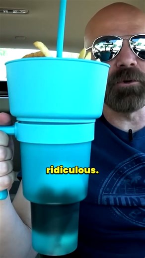 140K views · 3.4K reactions | Eating and drinking with one hand with this Snack & Drink Cup! 磻#snackcup #amazon #amazonfinds #amazonkitchenfinds #cargadgets #caraccessories #travel #bizarregadgets #weirdgadgets #gadgets | Freakin' Reviews | Facebook