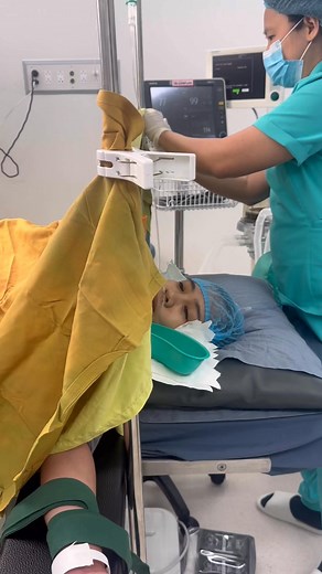 10K views · 399 reactions | Delivering twins. Term and healthy baby girls. Yes to delayed cord clamping. Pwede pa din tayo magpractice ng UNANG YAKAP kahit twins. And YES, hindi po doble ang bayad kapag twins.  | Dr. Nonette P. Diansuy - OBGYN Perinatology | Facebook