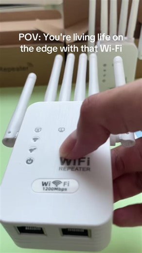 You're living life on the edge with that Wi-Fi#wifiextender #wifi #hxdiwwifi #spotlightfinds #signalboost