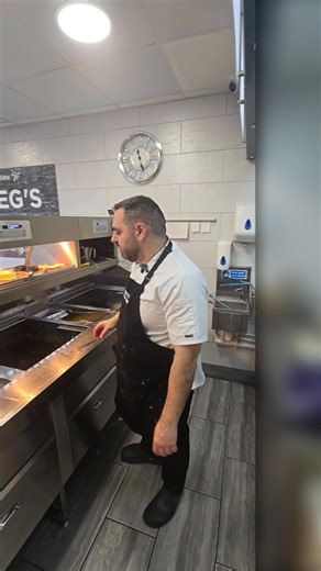 Why rotate our oil? Simple — clean oil = cleaner, crispier food. 🔥 Fresh oil keeps your fish golden, your chips light, and every portion tasting exactly how it should. Quality isn’t an accident — it’s a routine. 👏 #GregsFishBar #ChippySecrets #OilRotation #CrispyEveryTime #FishAndChipsDoneRight | Greg’s Fish Bar