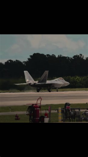 Discover the F-22 Raptor: The Ultimate Fighter Jet