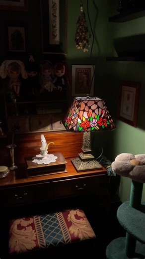 Decorating with Tiffany Lamps: A Vintage Aesthetic