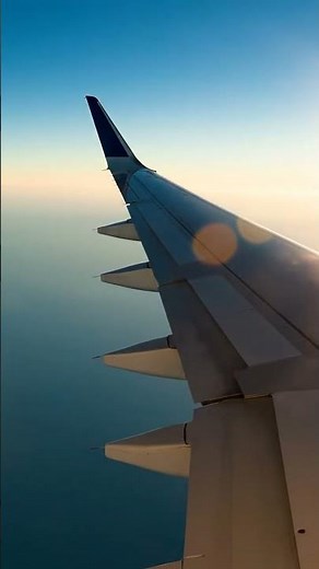 Boeing 737 900 flying over the stunning deep blue ocean ✈️🌊