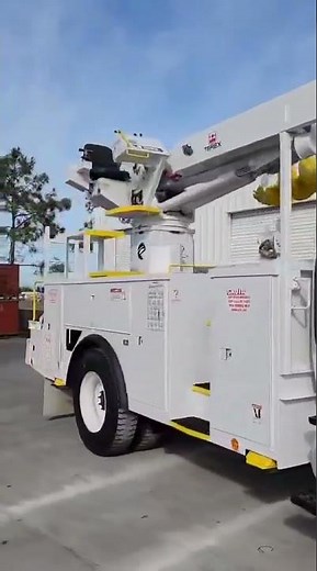 video of digger derrick Terex 45ft truck driving running utility Boom Auger Truck 1