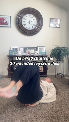 Day 7/30 challenge doing 30 extended leg crunches One-minute workouts for those busy moms who say they never have time to workout WHO’S DOING THIS CHALLENGE WITH ME | Steph Crouch